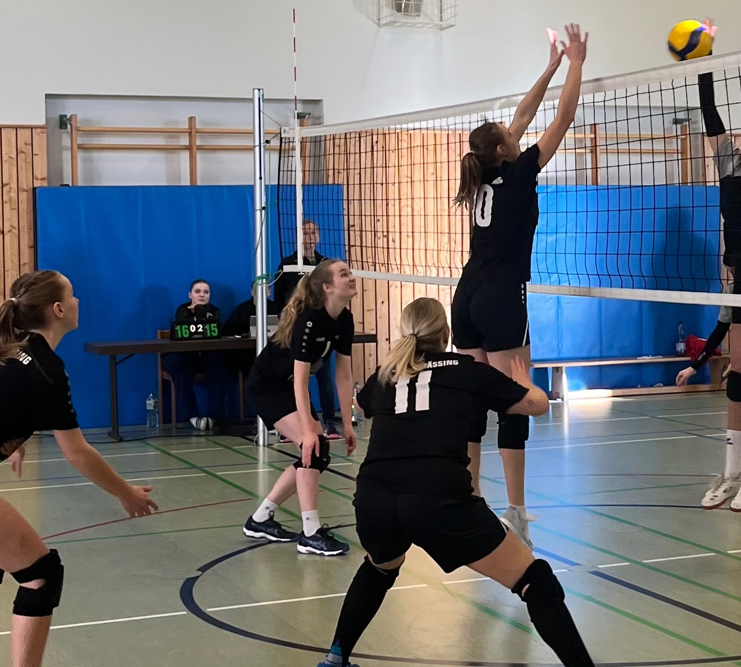 Sieg und Niederlage für Volleyball-Damen